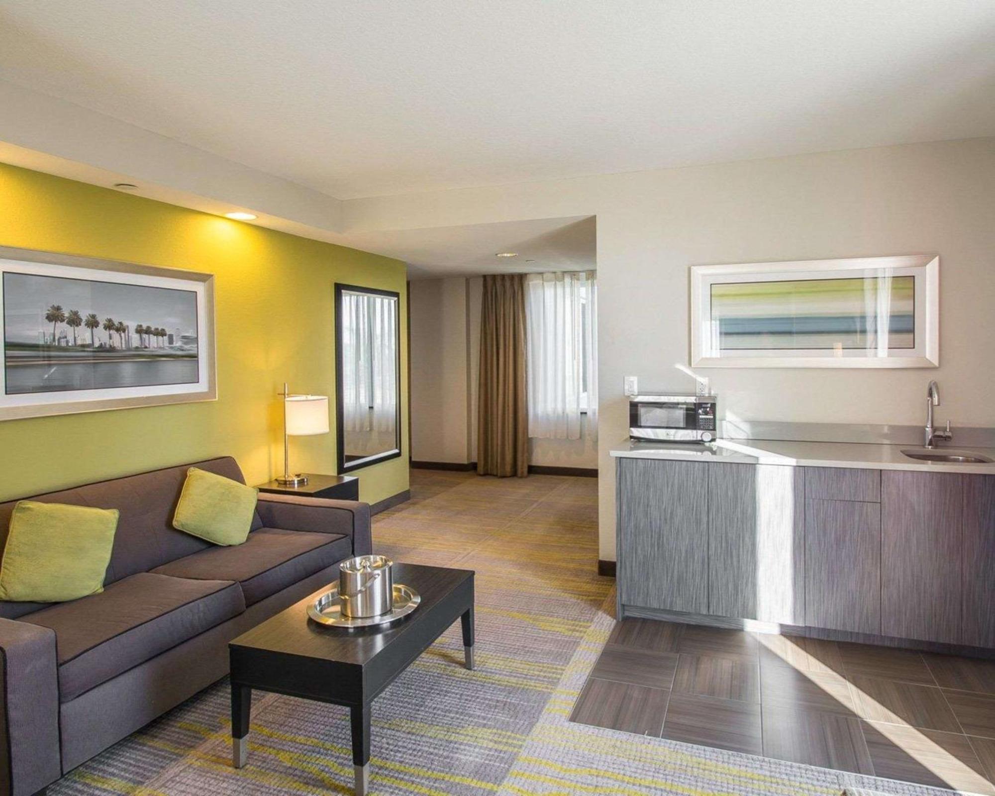 Queen Suite Disability Access or Non-Smoking