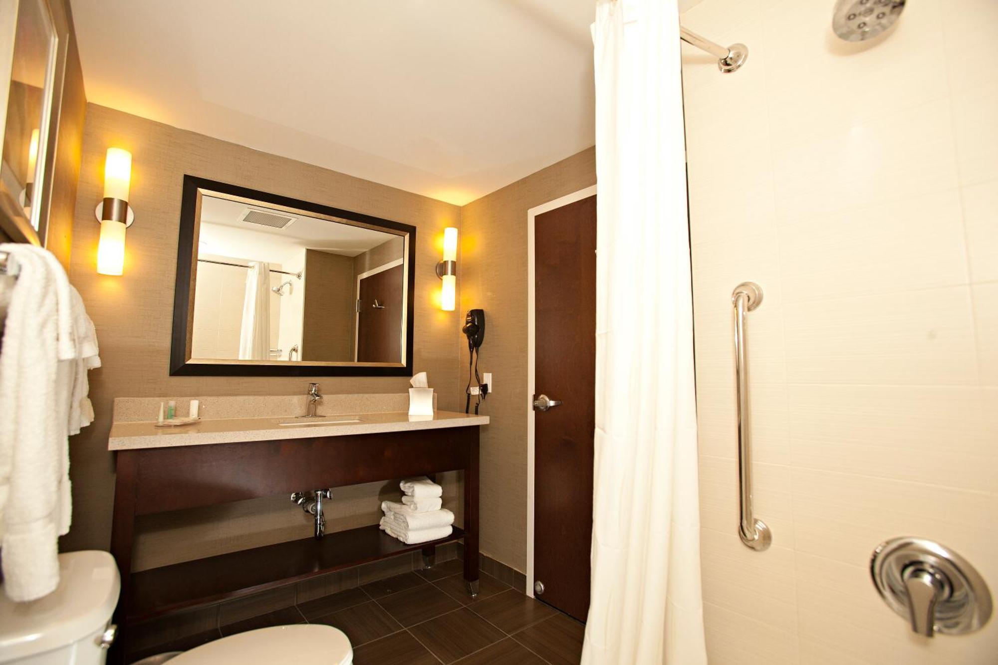 Queen Suite Two Queen Beds